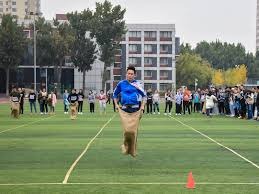 康宁汉姆在活塞12连胜期间，场均贡献30+10+5